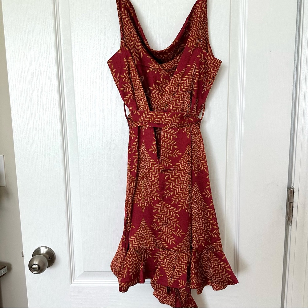 Selfie Leslie ON THE PROWL COWL NECK ASYMMETRICAL HEM DRESS LEAF PRINT